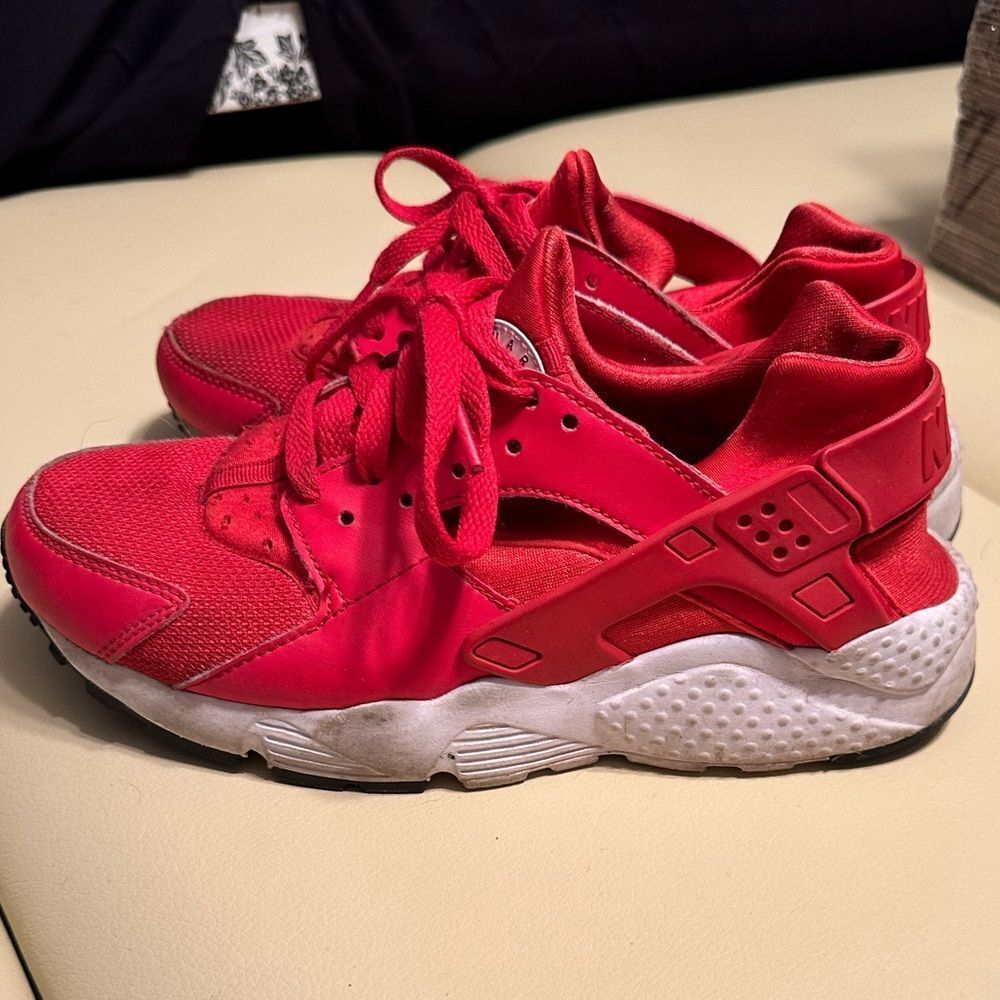 Nike red Huarache run triple red 654275-601 5.5Y